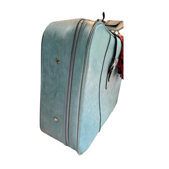 Vintage 1970s Blue Faux Leather Large Suitcase with‎ Buckle Front & Lock - Picture 4 of 9